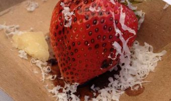 Strawberry with vinegar and cheese