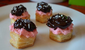 Strawberry & Fudge Puffs